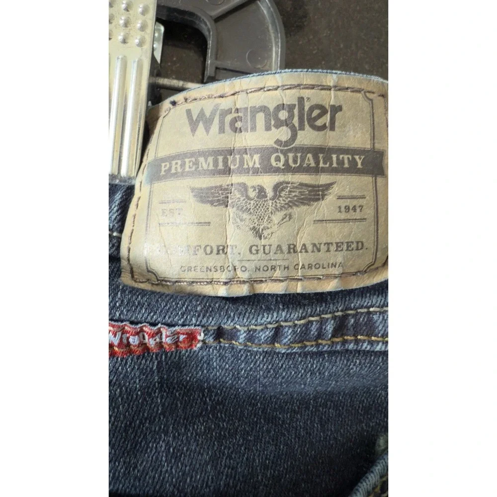 Wrangler Jeans Mens 32x30 Blue Slim‎ Straight Stretch Denim Medium Wash Casual